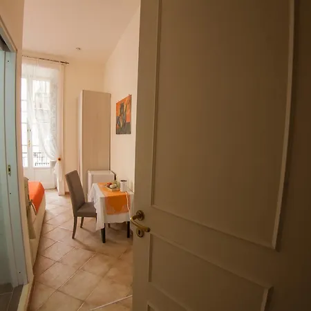 Le Chic نابولي